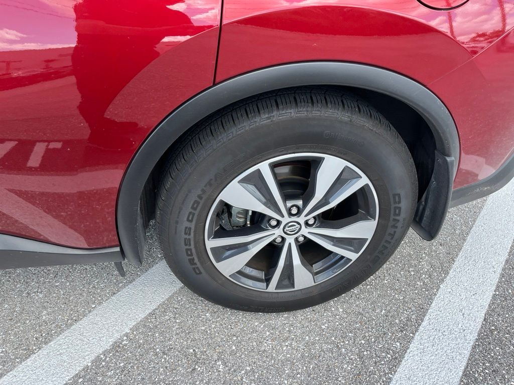 Used 2020 Cayenne Red Metallic Nissan SV image 9