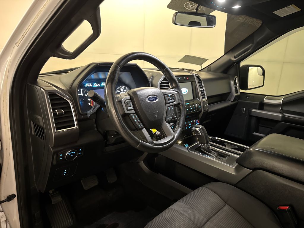 Used 2016  Ford  image 6