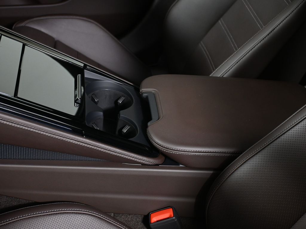 Thumbnail: 2026 Porsche Panamera - 28