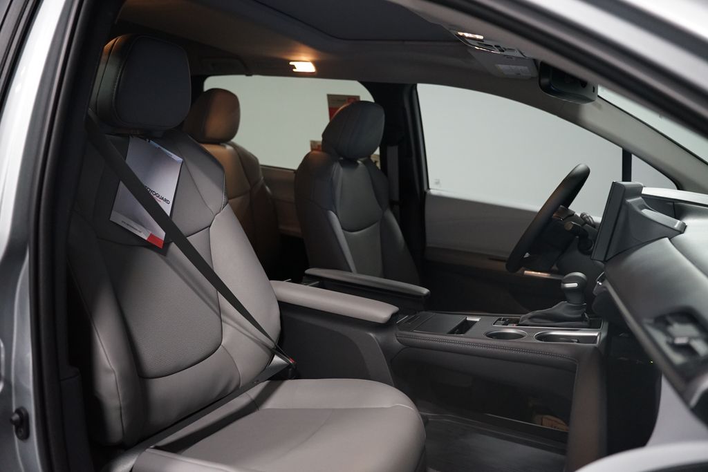 Thumbnail: 2025 Toyota Sienna - 16