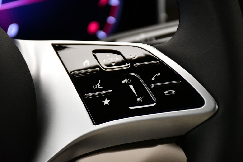 Thumbnail: 2025 Mercedes-Benz GLC - 22