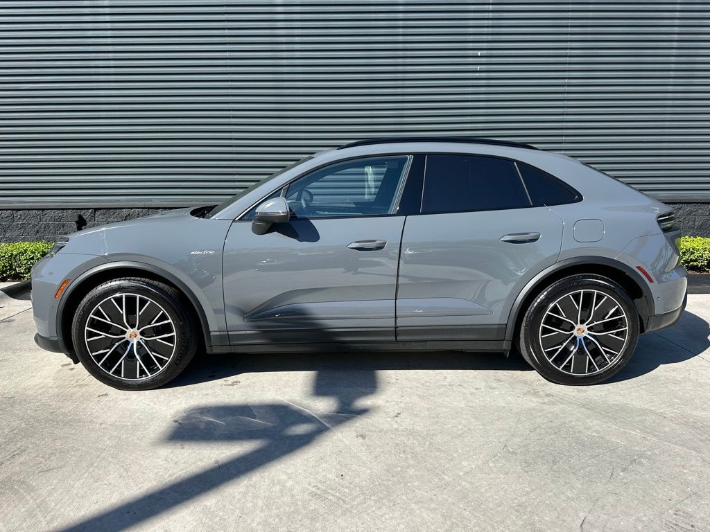 Thumbnail: 2025 Porsche Macan - 2