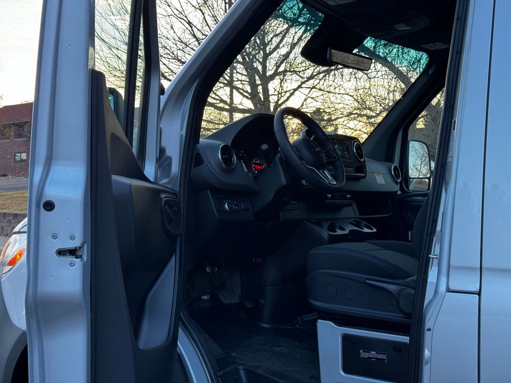 2024 Mercedes-Benz Sprinter 2500 Cargo 144 WB 11