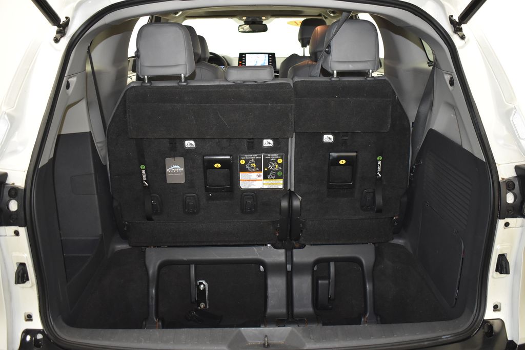 Thumbnail: 2021 Toyota Sienna - 15