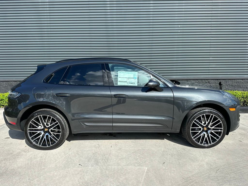 Thumbnail: 2026 Porsche Macan - 10