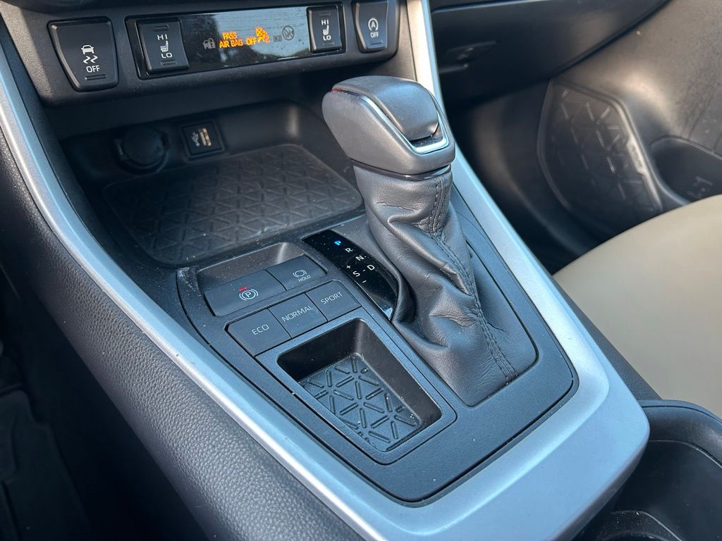 Thumbnail: 2025 Toyota RAV4 - 28