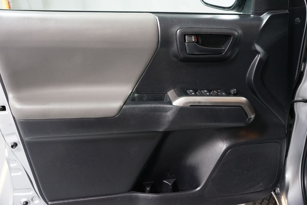 Thumbnail: 2021 Toyota Tacoma - 27