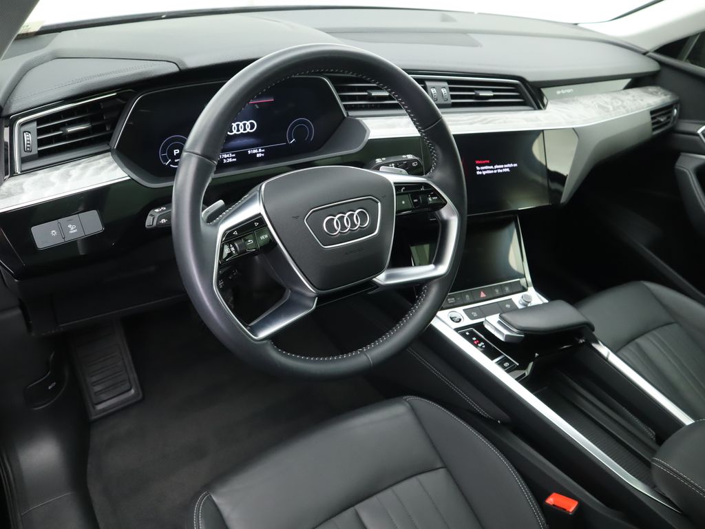 2021 Audi e-tron Premium 9