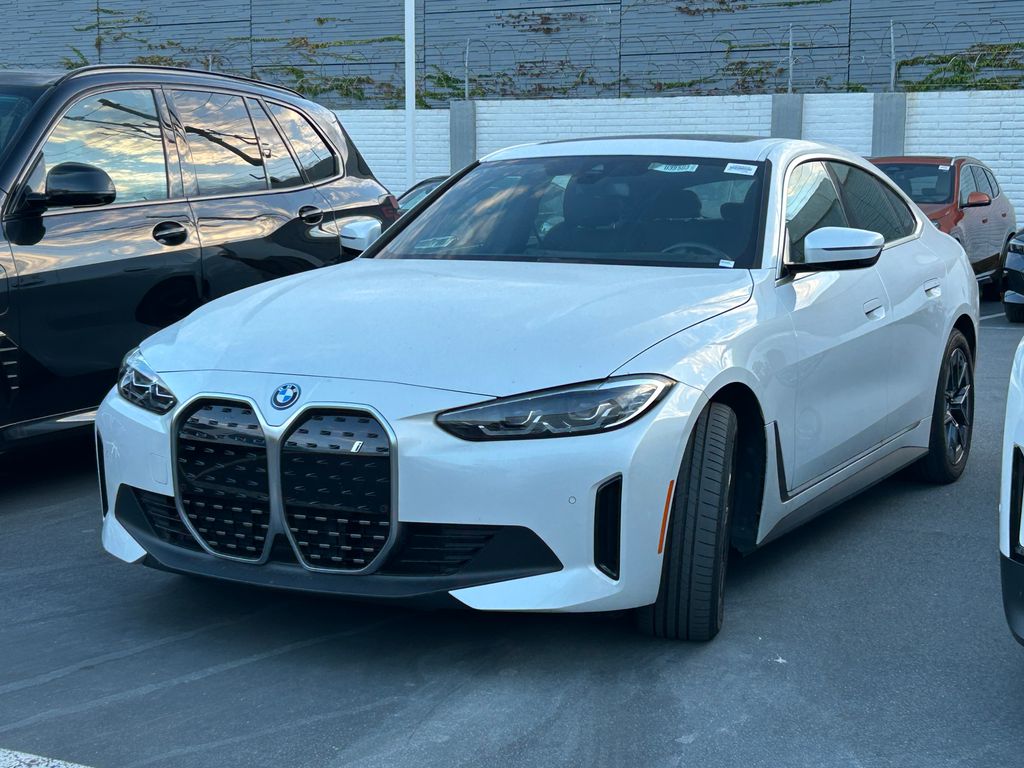 Thumbnail: 2023 BMW i4 - 2