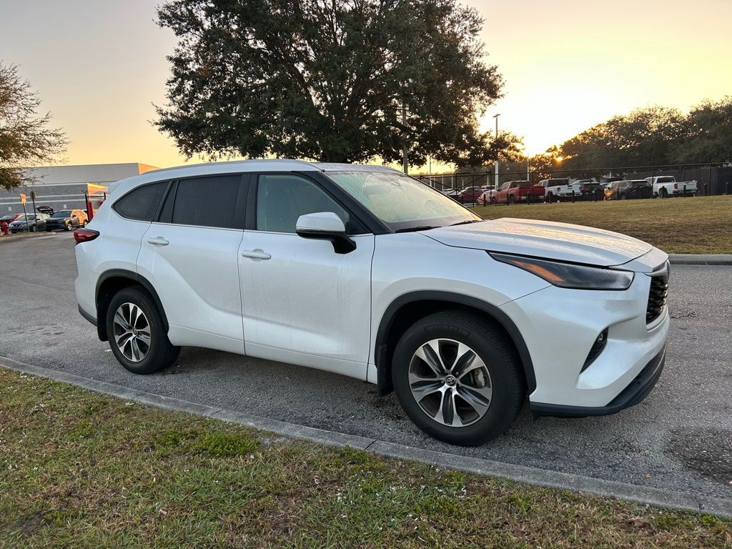 Thumbnail: 2024 Toyota Highlander - 7