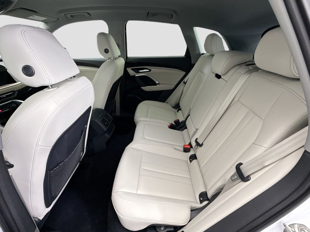 Thumbnail: 2025 Audi Q5 - 21