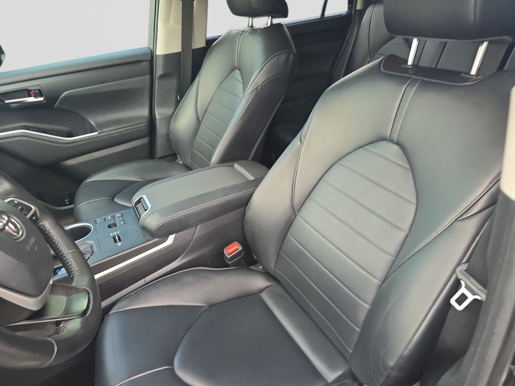 Used 2023 Toyota Highlander SUV