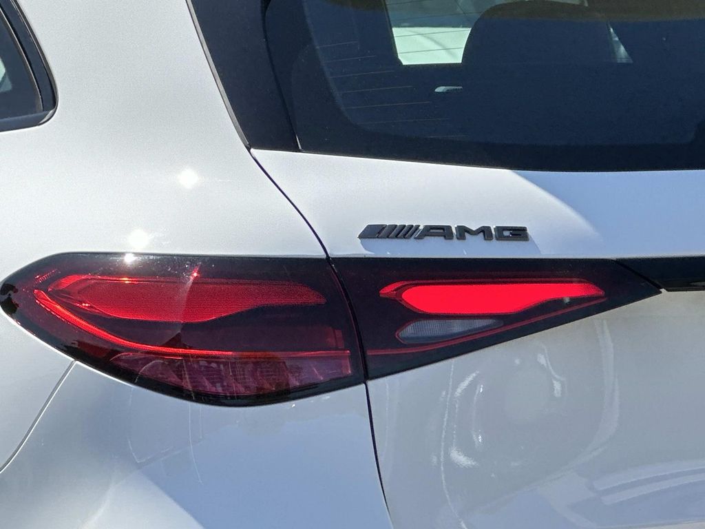 Thumbnail: 2025 Mercedes-Benz GLC - 16