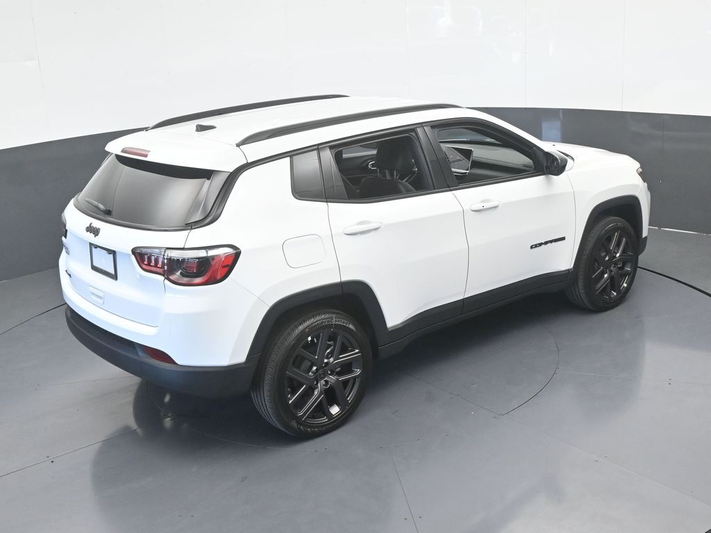 New 2026 Bright White Clearcoat Jeep Latitude image 46