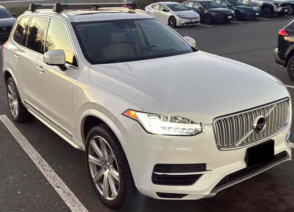 Crystal White Pearl Metallic 2017 Volvo XC90 Hybrid Plug-in T8 Inscription eAWD SUV / Crossover All-Wheel Drive Automatic
