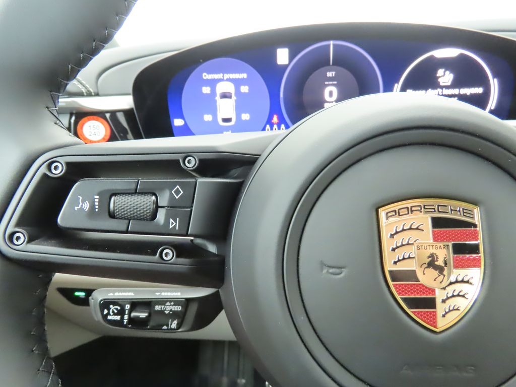 Thumbnail: 2025 Porsche Macan - 14