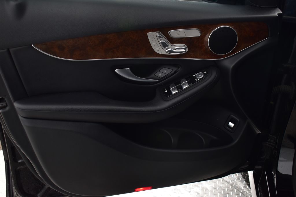 Thumbnail: 2018 Mercedes-Benz GLC - 11