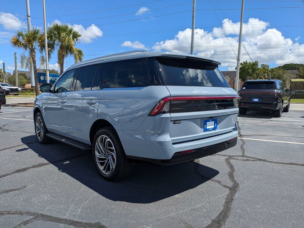 2027 Lincoln Navigator Premiere