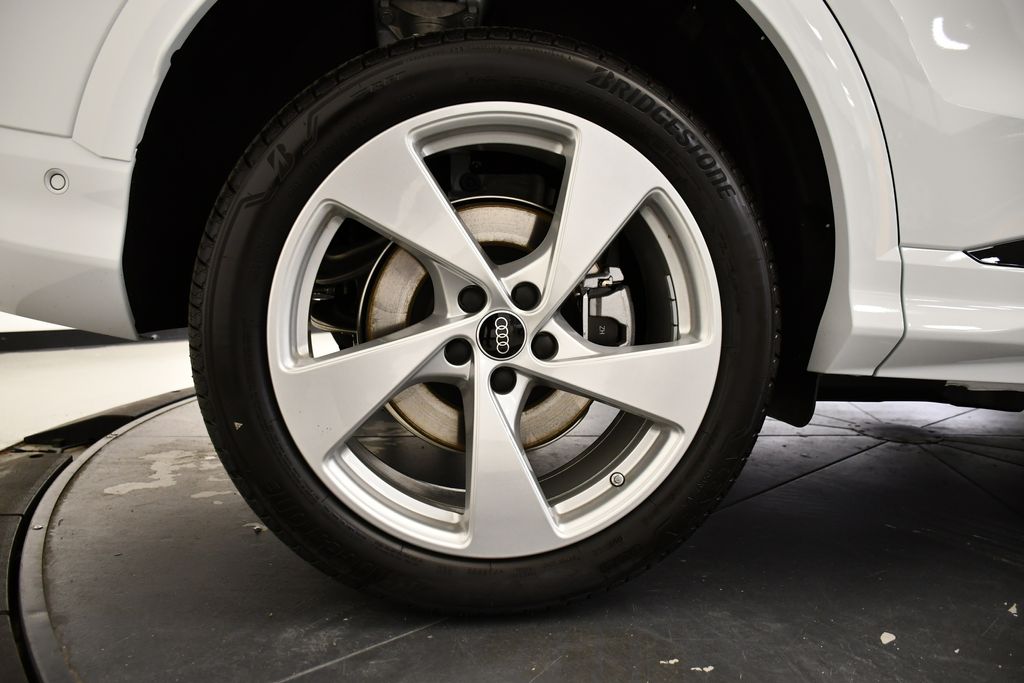 Thumbnail: 2025 Audi Q5 - 15