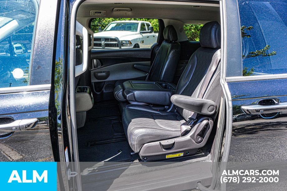 Used 2025 Black Kia LXS image 21