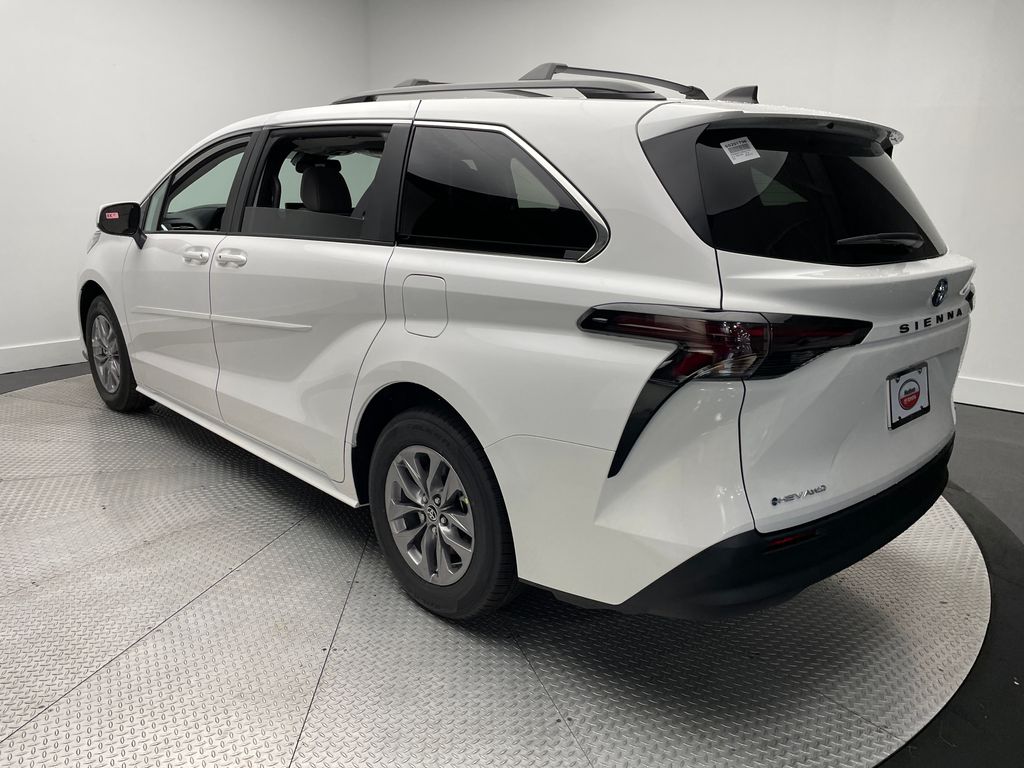 Thumbnail: 2025 Toyota Sienna - 7