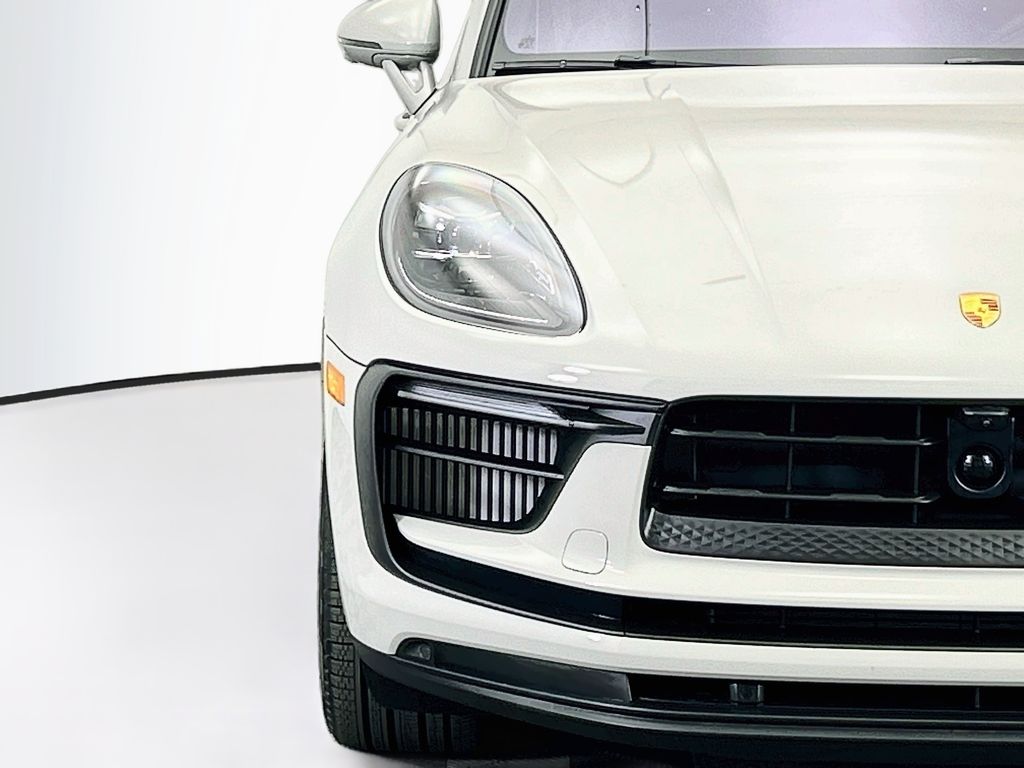 Thumbnail: 2026 Porsche Macan - 12