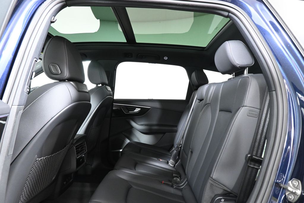 2025 Audi Q7  27
