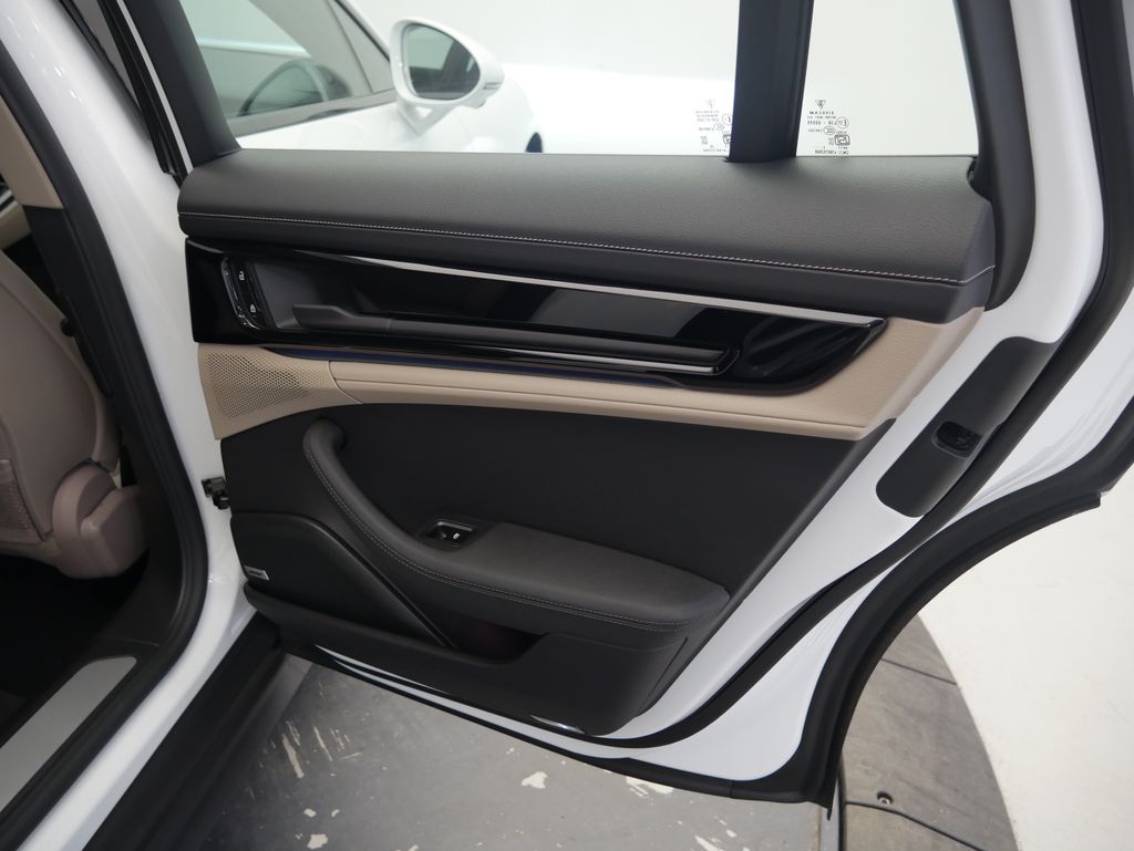 Thumbnail: 2026 Porsche Panamera - 30