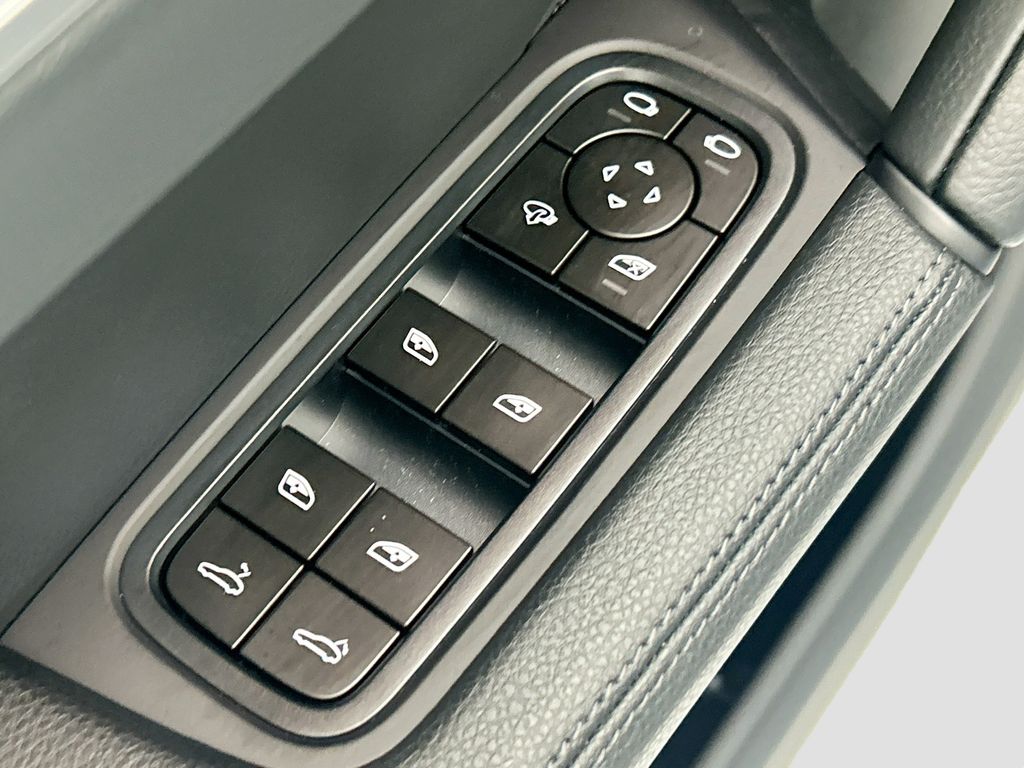Thumbnail: 2026 Porsche Cayenne - 23