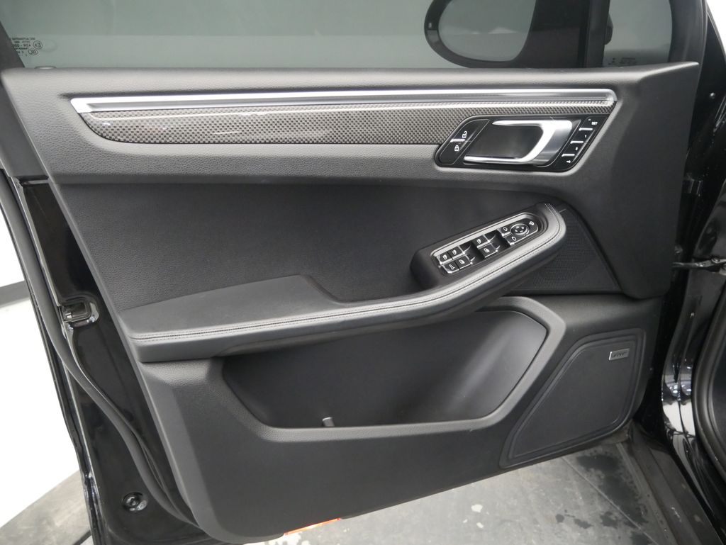 Thumbnail: 2023 Porsche Macan - 17