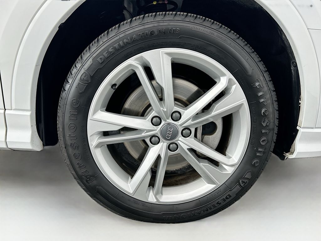 Thumbnail: 2020 Audi Q3 - 32