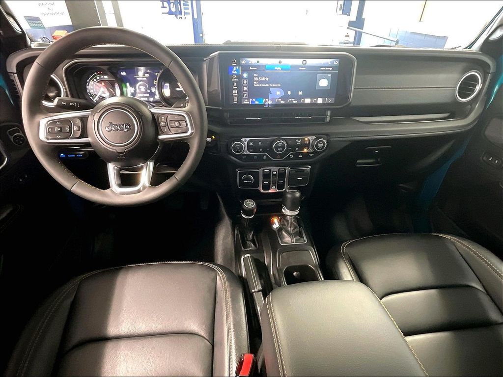 2024 Jeep Wrangler — photo 22