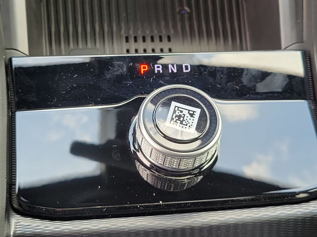 New 2026 White/off-white Jeep Laredo image 28