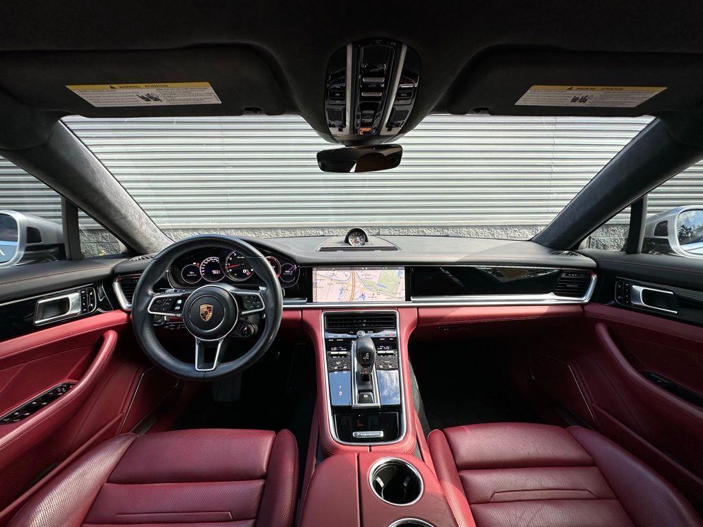 2017 Porsche Panamera Turbo 32