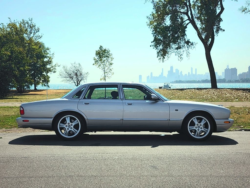 2002 Jaguar XJ8 Sport 23