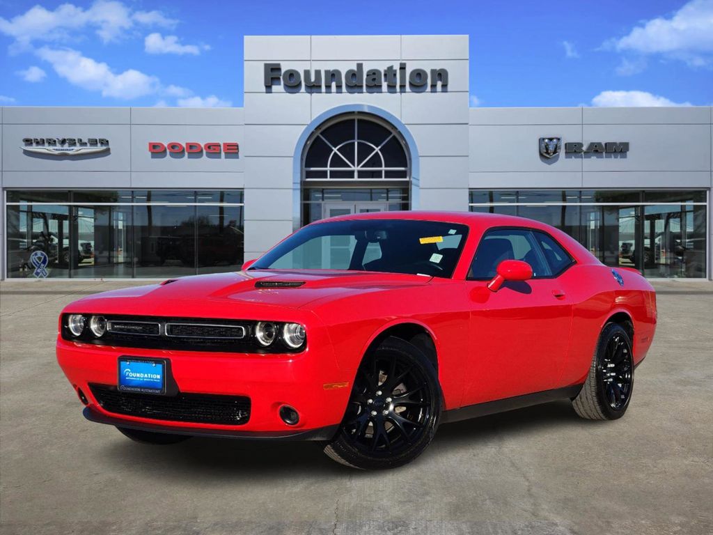 2018 Dodge Challenger SXT 1