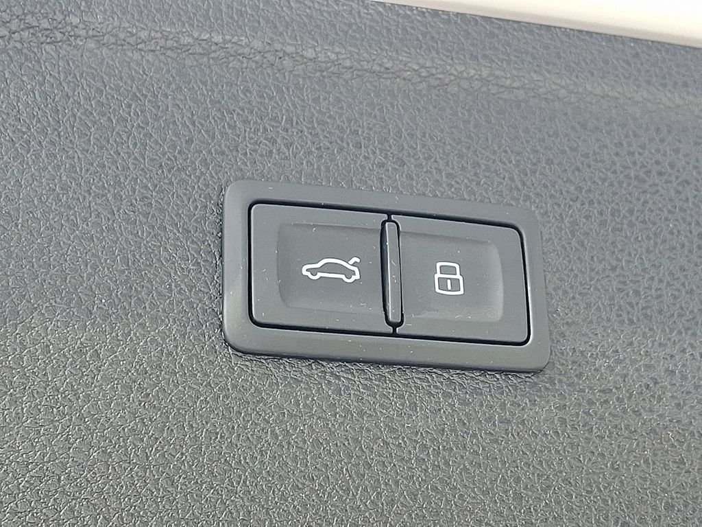 Thumbnail: 2023 Audi SQ5 - 29