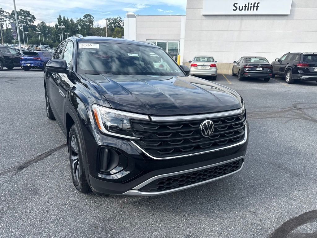 2024 Volkswagen Atlas Cross Sport 2.0T SE Black at Subaru and VW of Moon Township