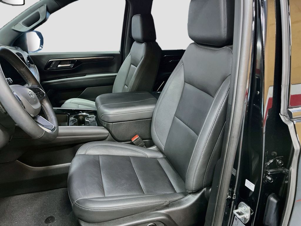 Used 2025 Black Chevrolet Z71 image 22