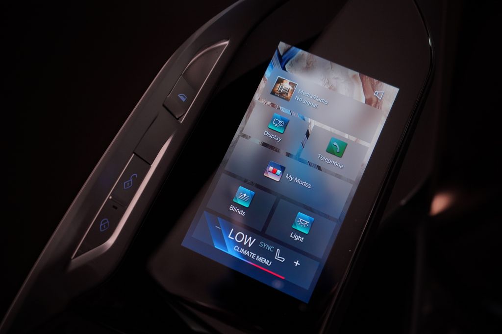 Thumbnail: 2026 BMW 7 Series - 10