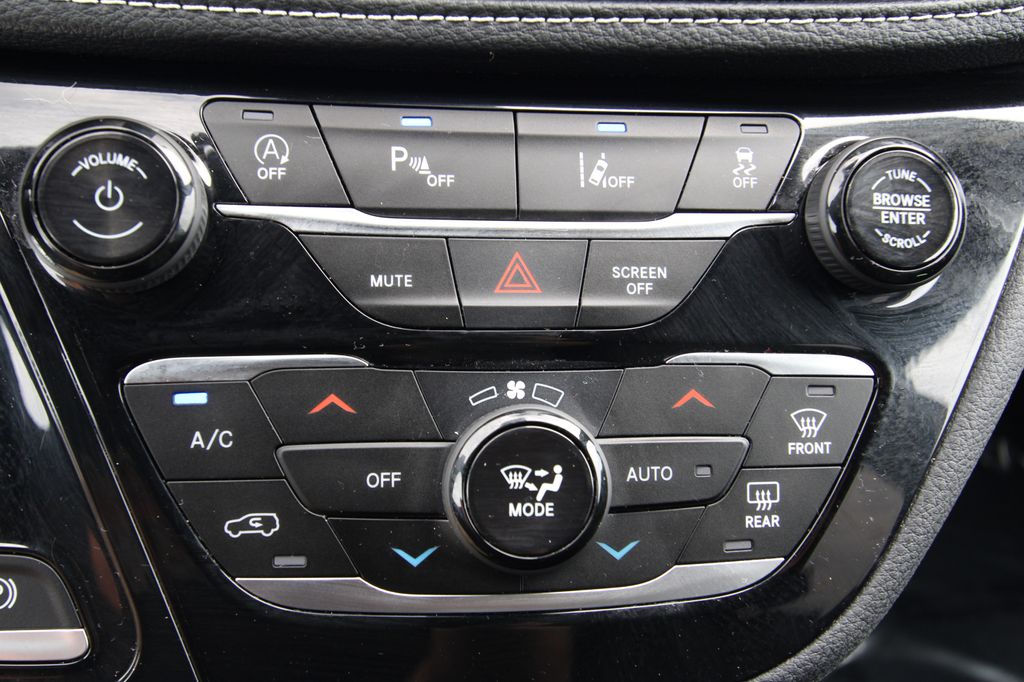Used 2026 Chrysler Pacifica Van