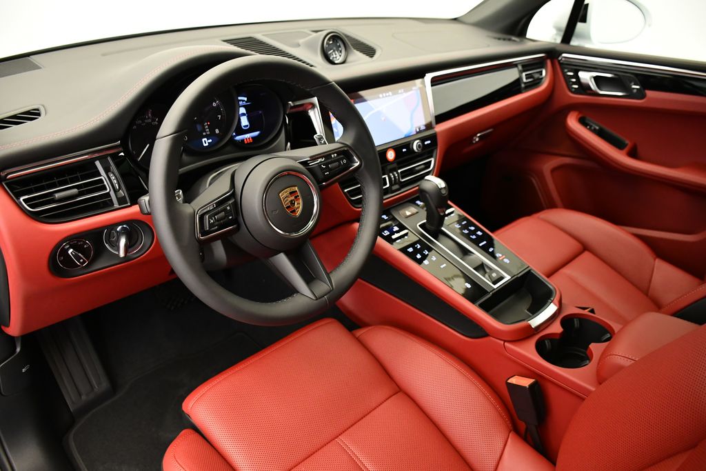 Thumbnail: 2026 Porsche Macan - 4