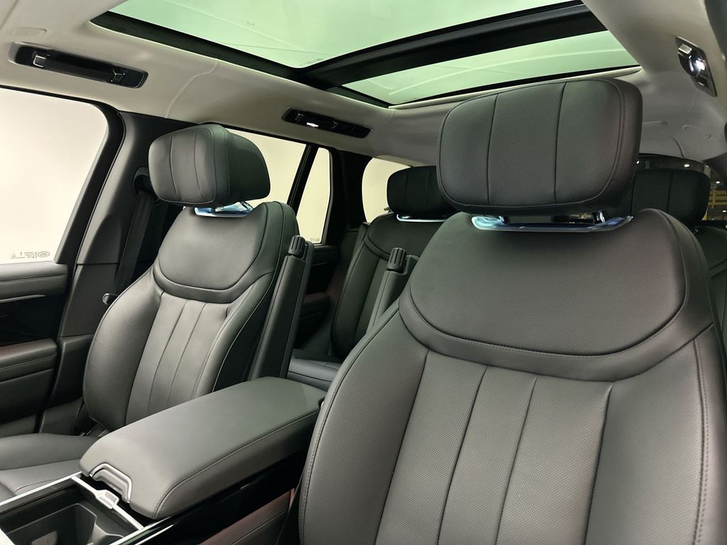 2025 Land Rover Range Rover Autobiography 10
