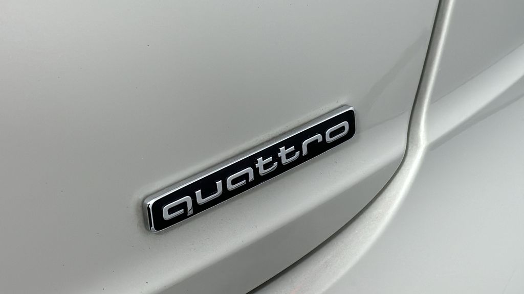 Thumbnail: 2023 Audi Q8 - 10