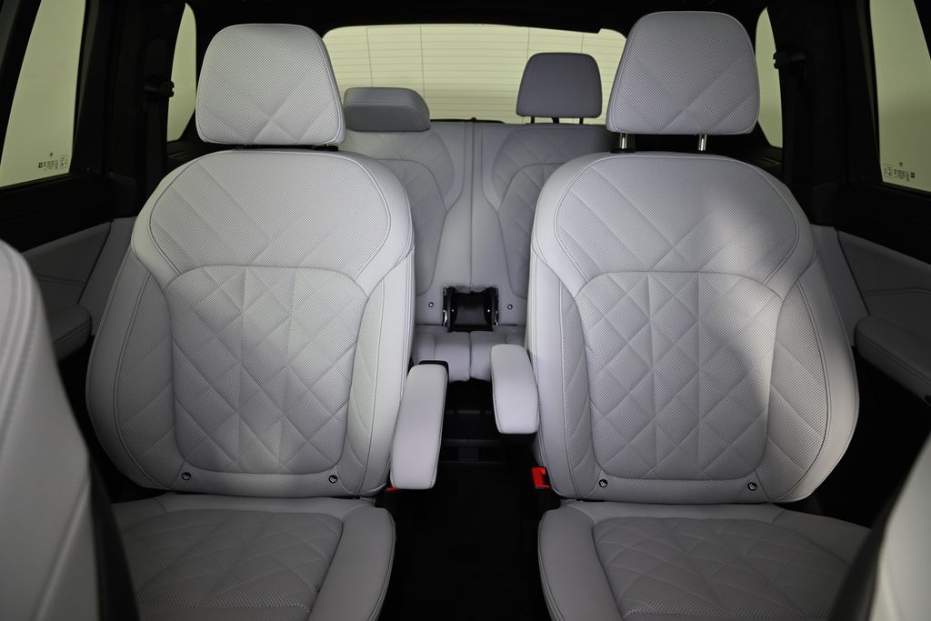 Thumbnail: 2025 BMW X7 - 24