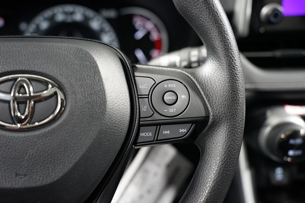 2025 Toyota RAV4 XLE 13