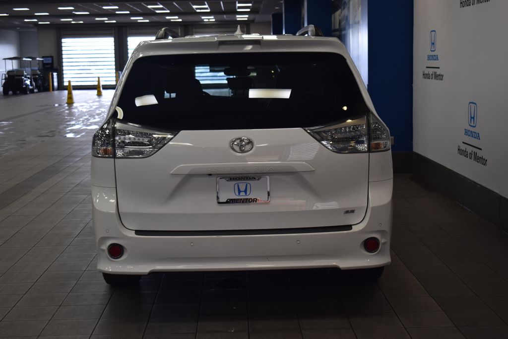 Thumbnail: 2019 Toyota Sienna - 4