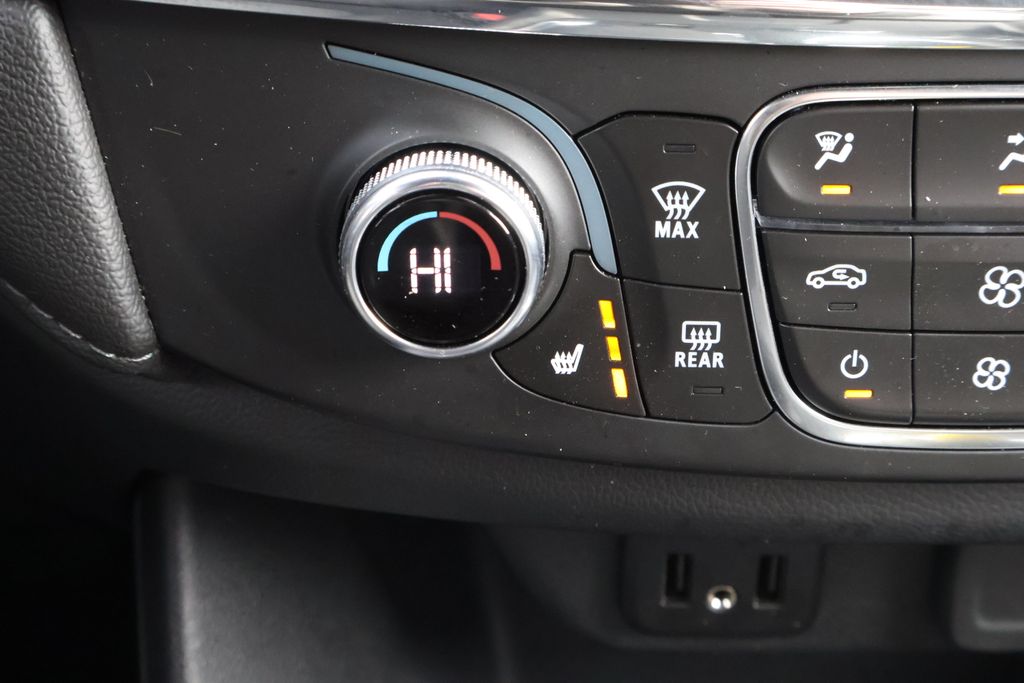 Thumbnail: 2023 Chevrolet Traverse - 22