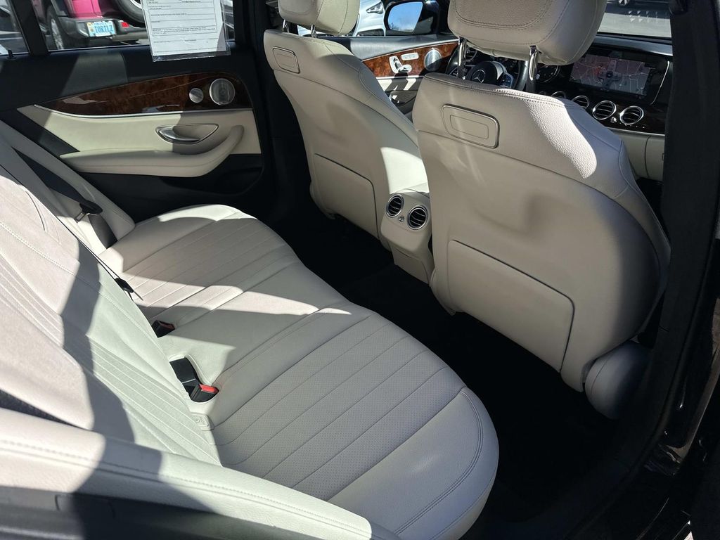 Thumbnail: 2019 Mercedes-Benz E-Class - 25