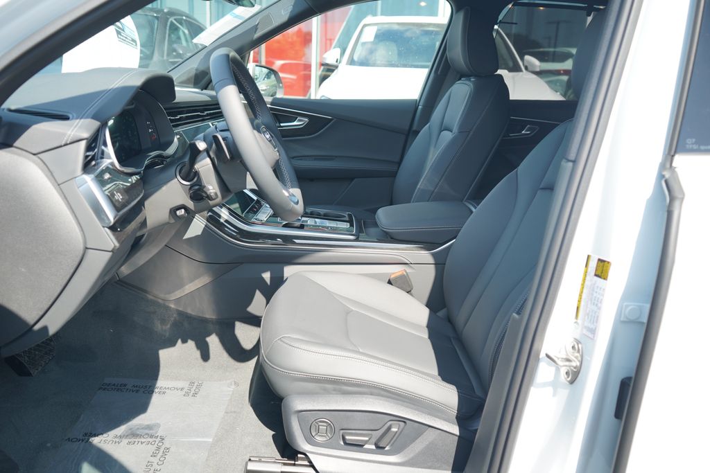 Thumbnail: 2026 Audi Q7 - 6